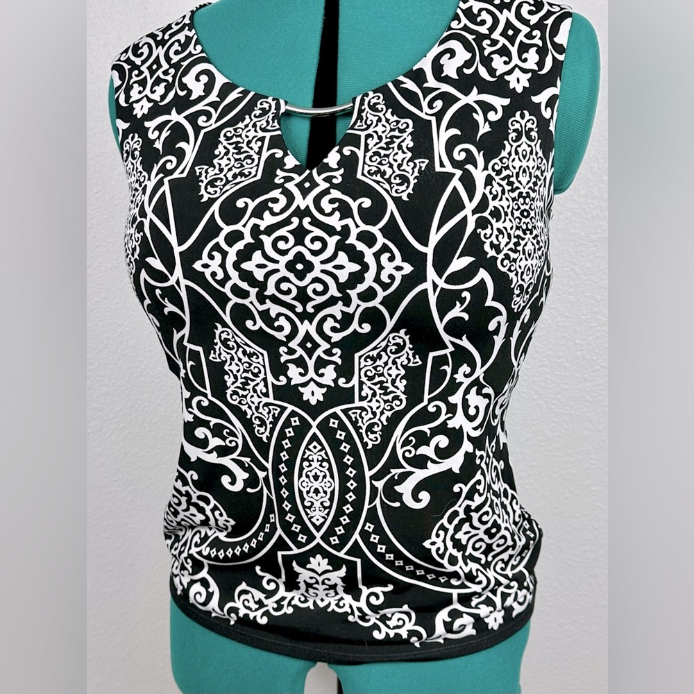 White House Black Market size M sleeveless blouse